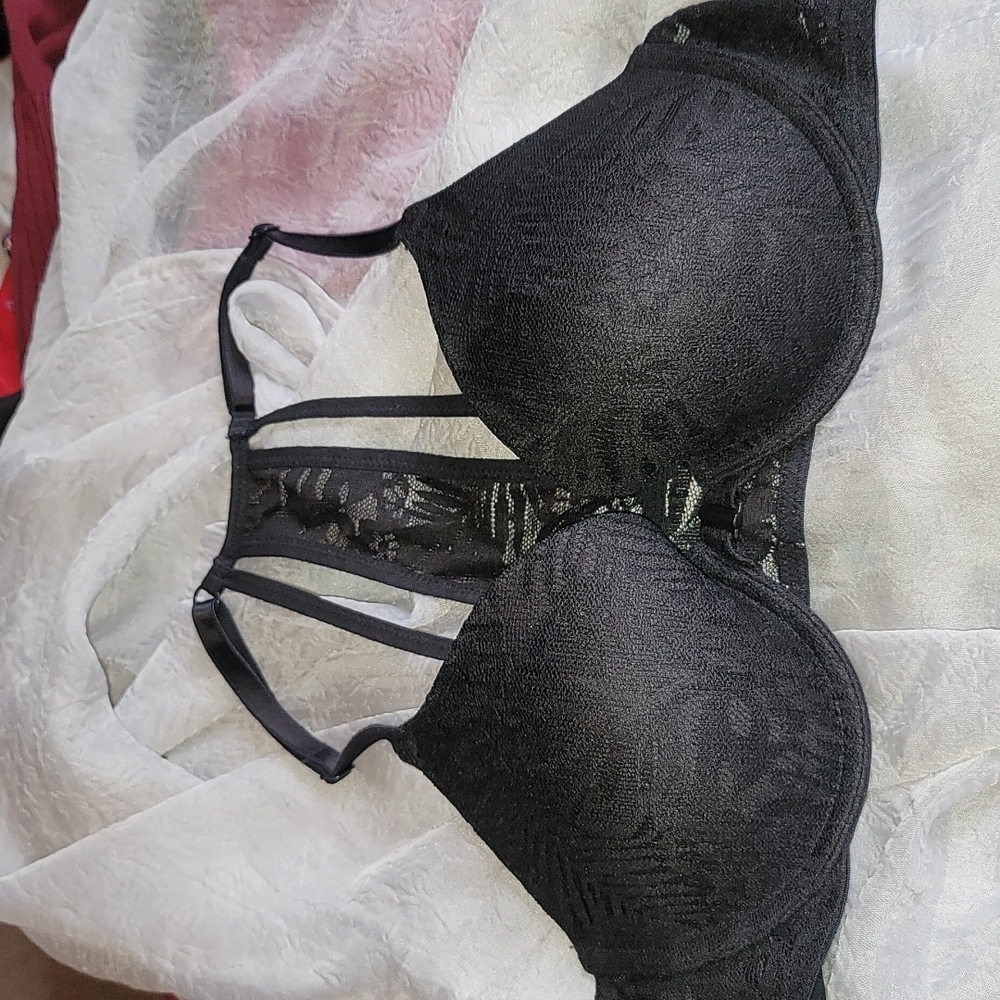 VS PINK 36B FRONT CLOSURE BLACK AND LACE BRA